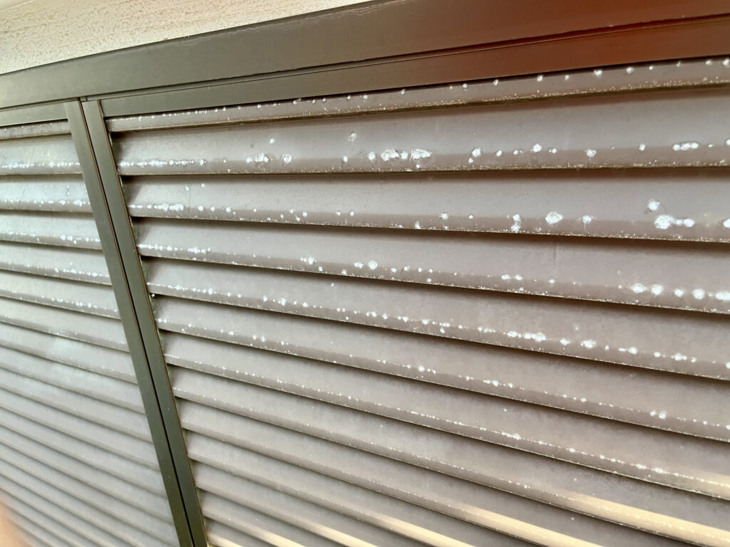 ボロボロの雨戸